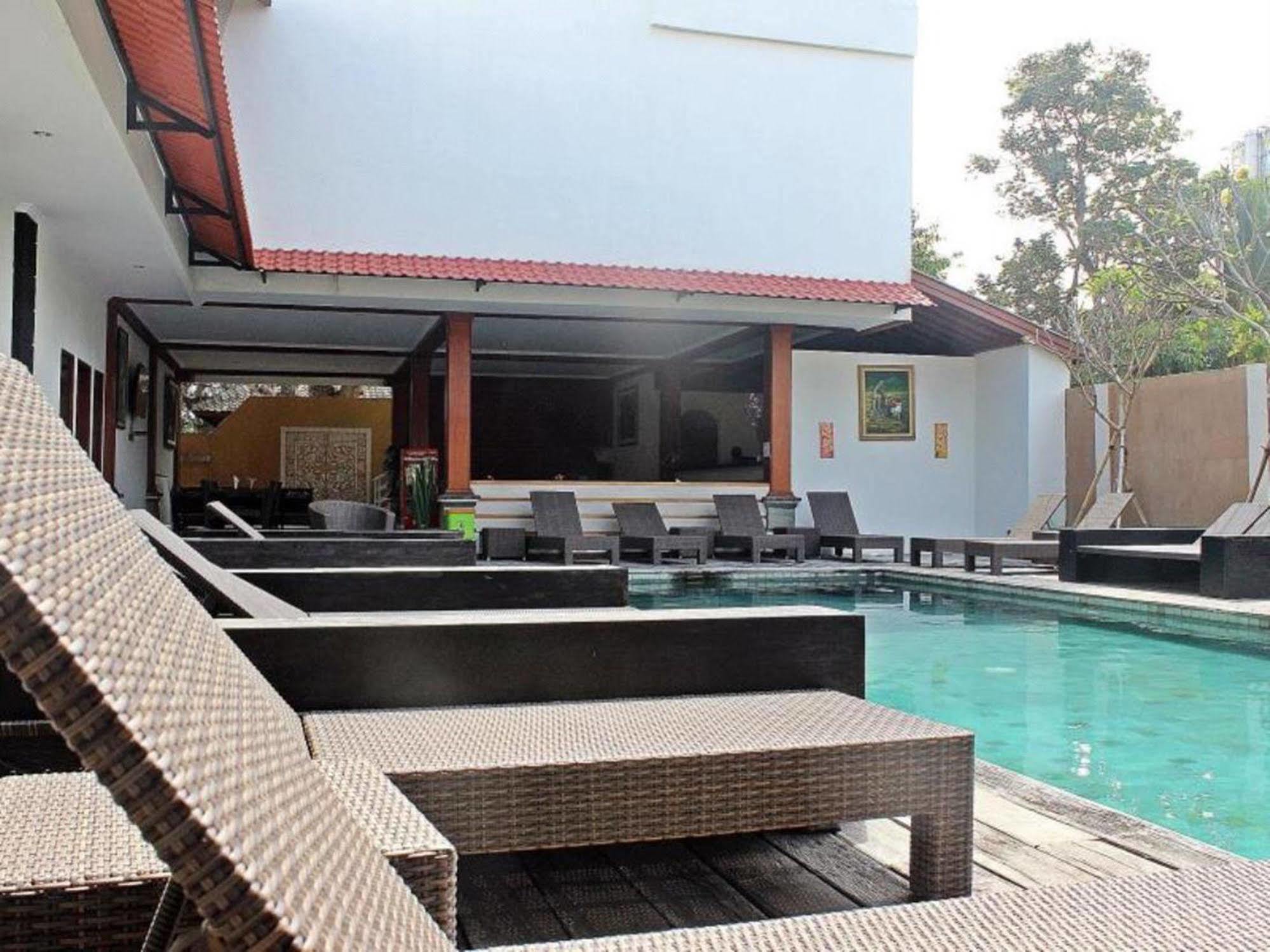 Mirah Hostel Legian Eksteriør bilde
