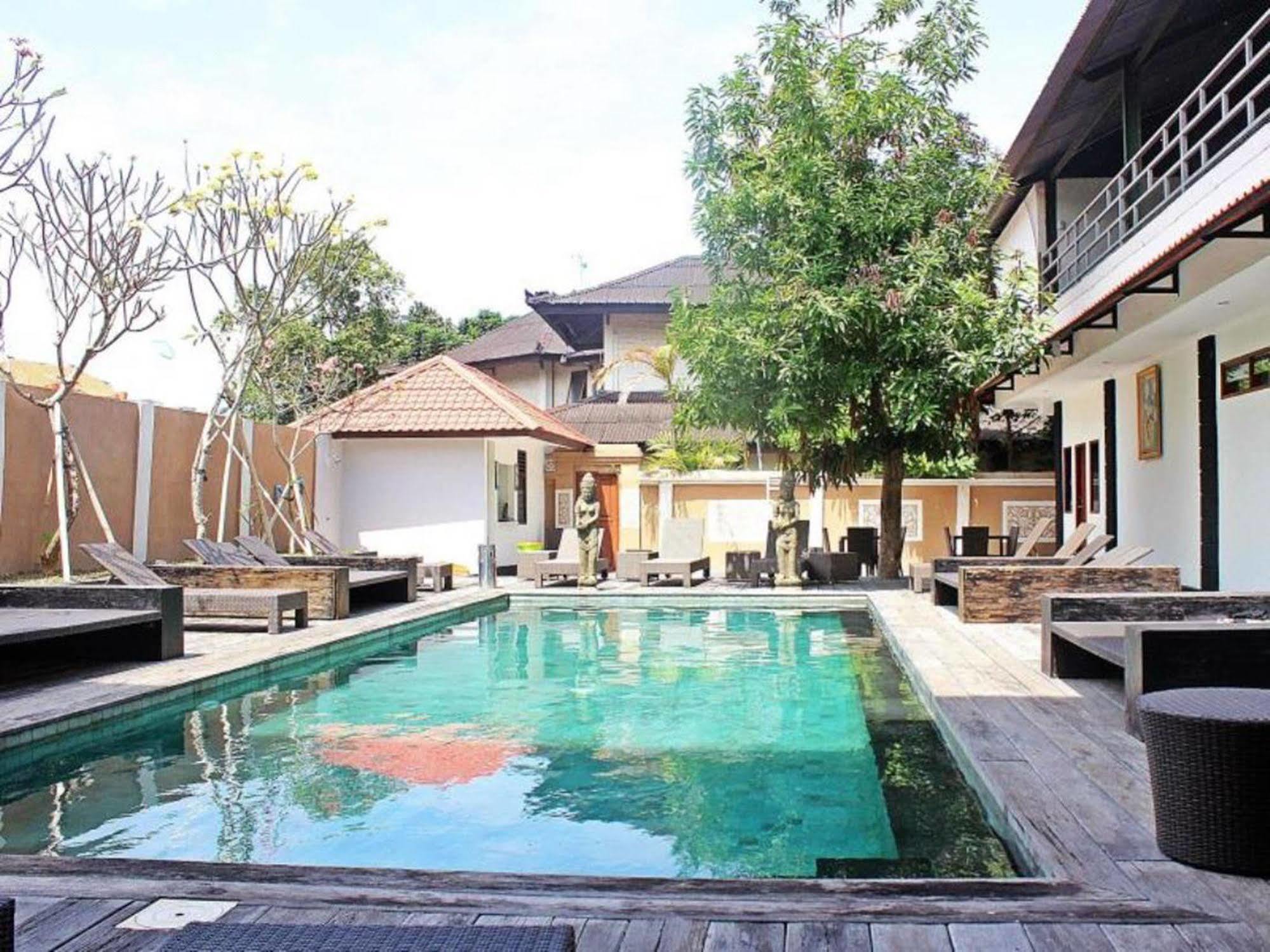 Mirah Hostel Legian Eksteriør bilde