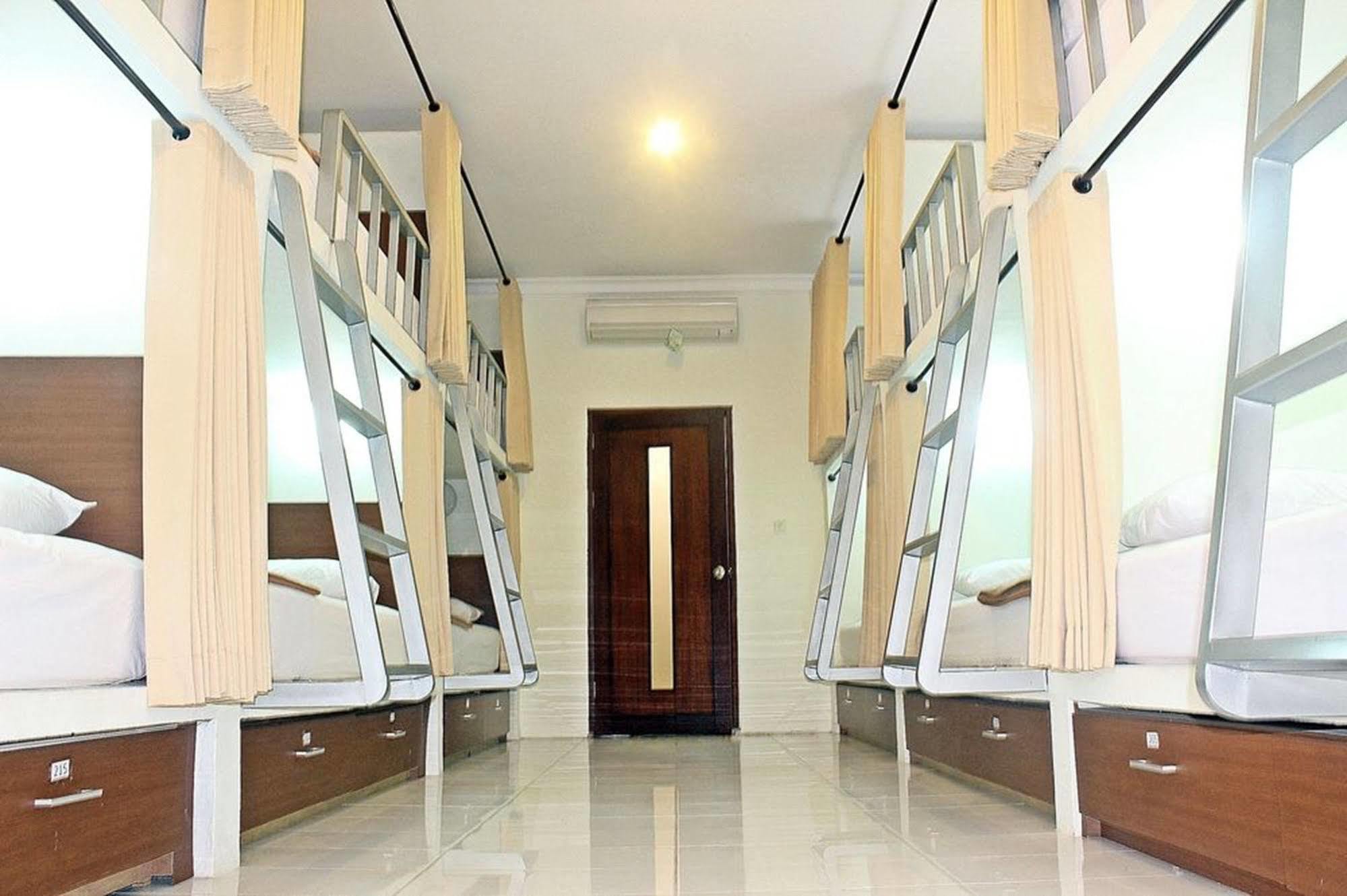 Mirah Hostel Legian Eksteriør bilde