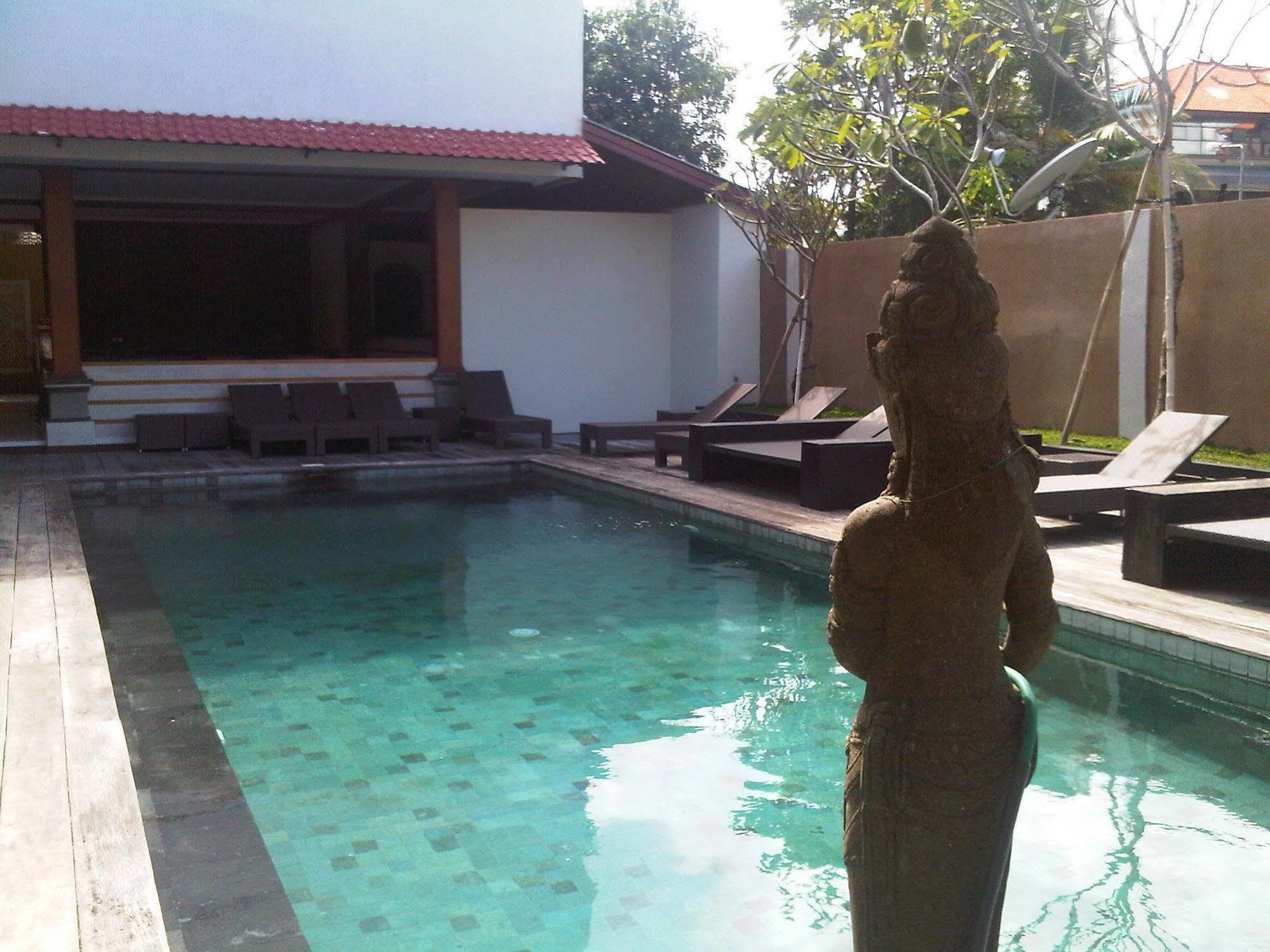 Mirah Hostel Legian Eksteriør bilde