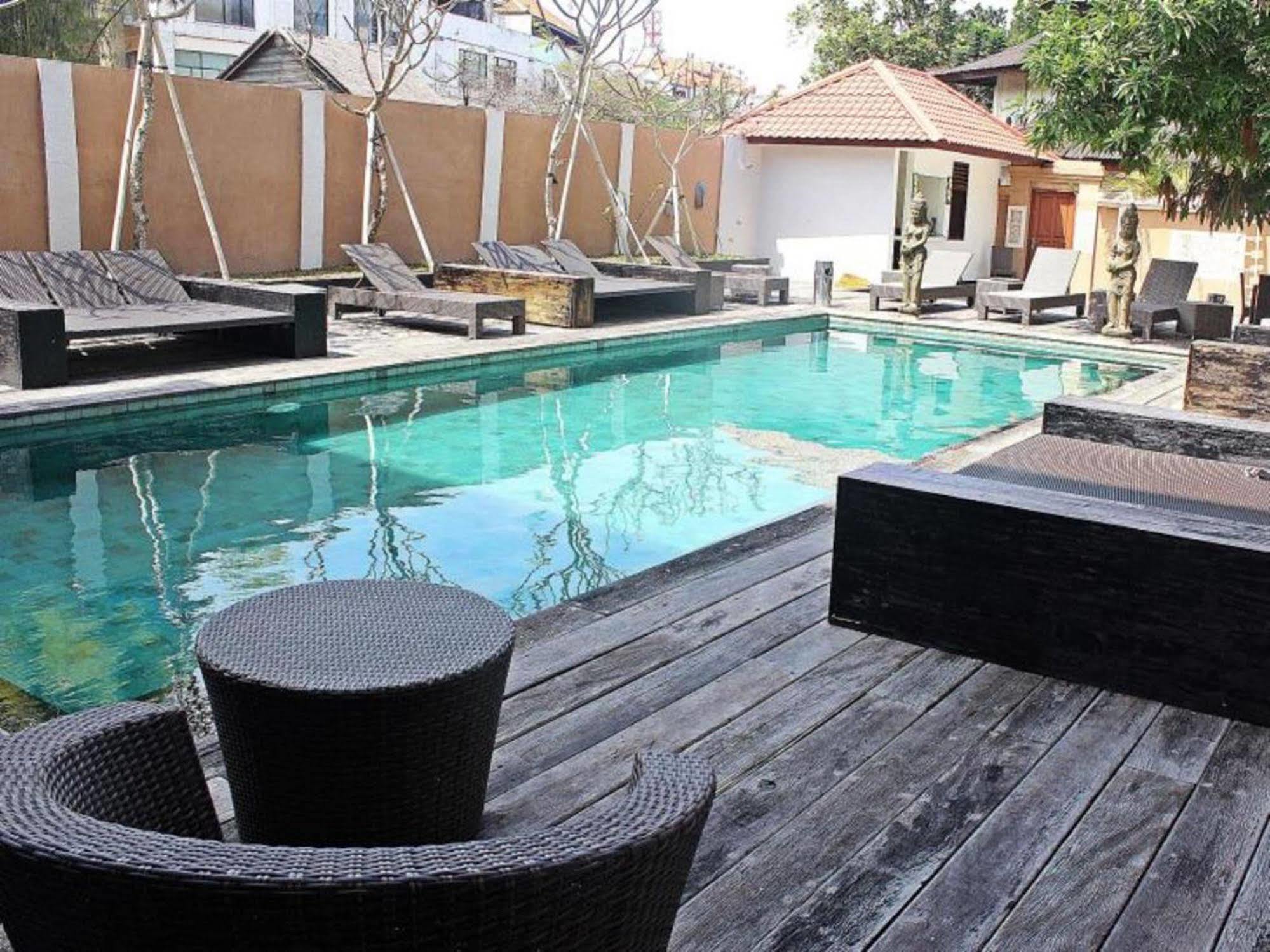 Mirah Hostel Legian Eksteriør bilde