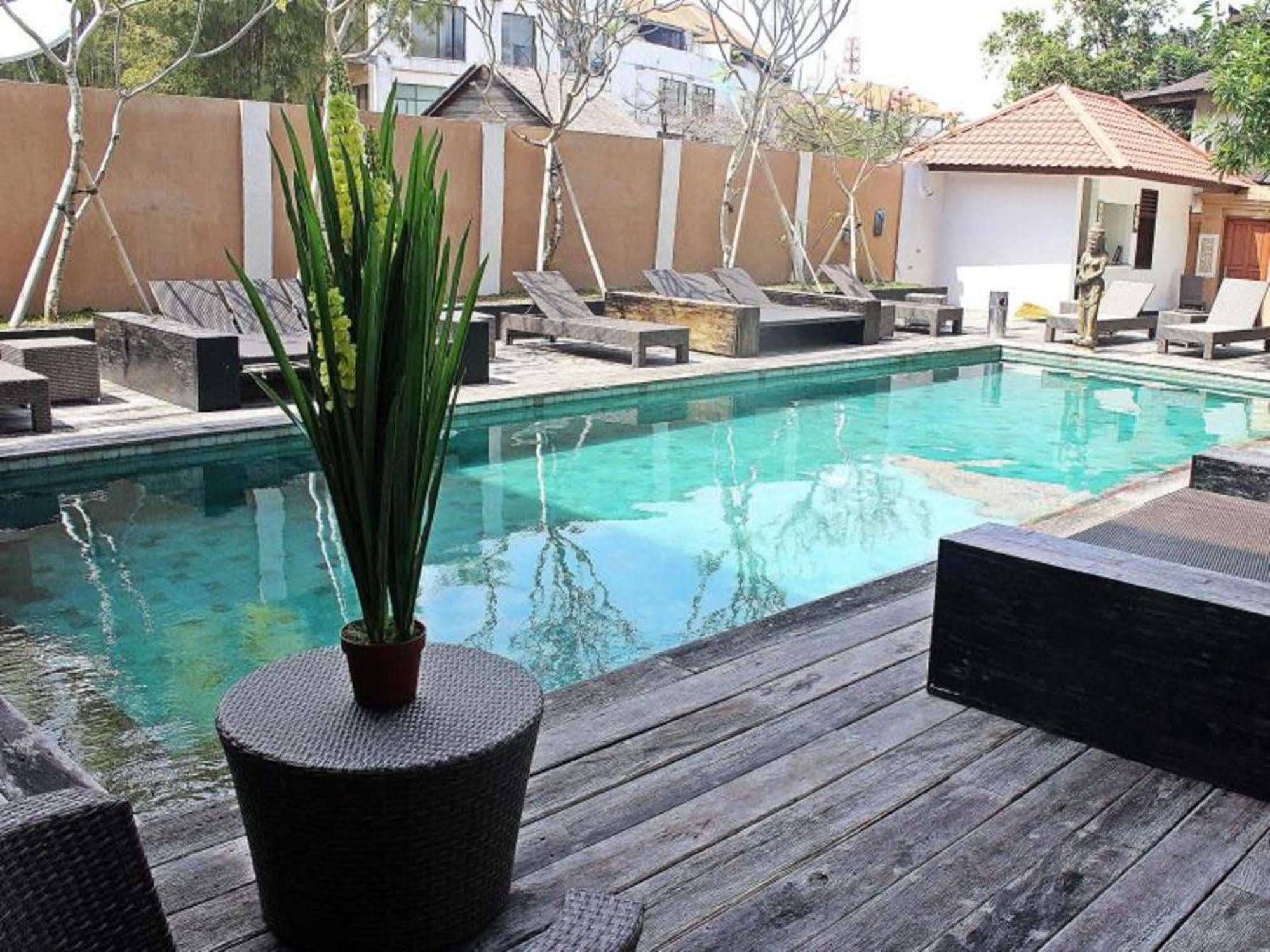 Mirah Hostel Legian Eksteriør bilde