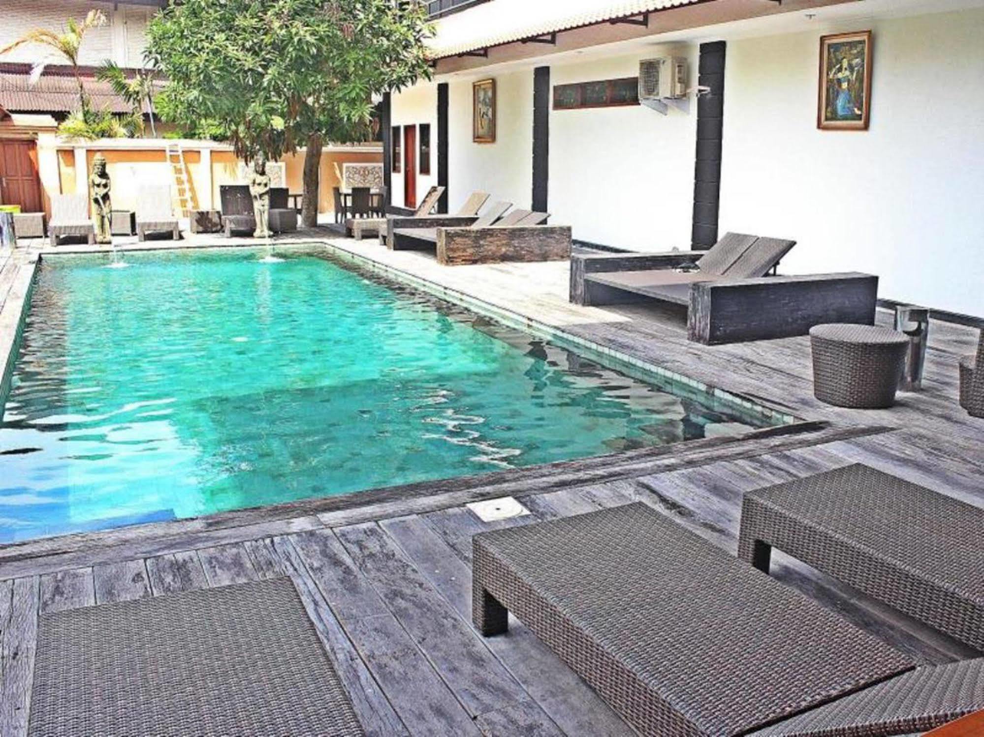 Mirah Hostel Legian Eksteriør bilde