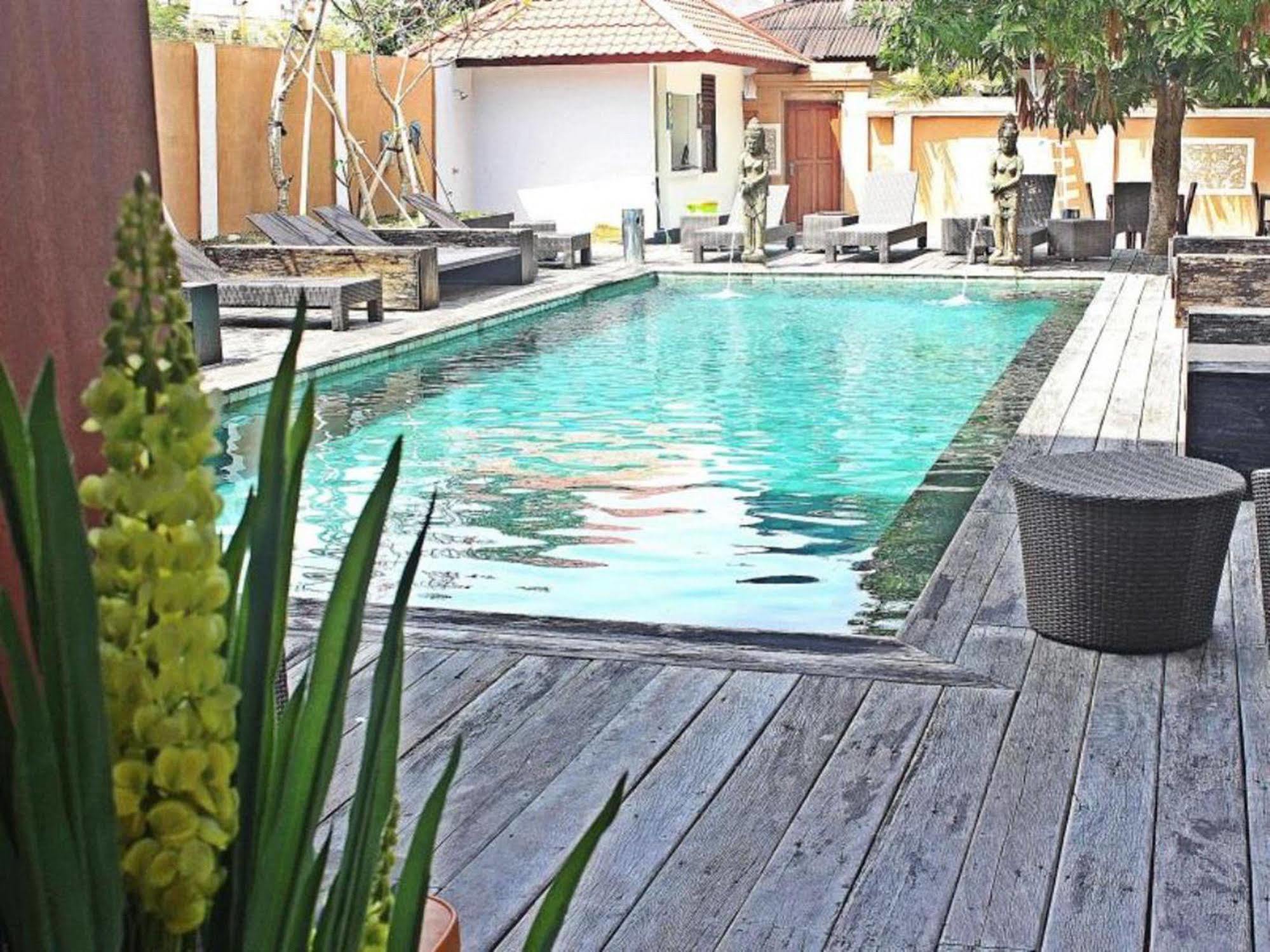 Mirah Hostel Legian Eksteriør bilde