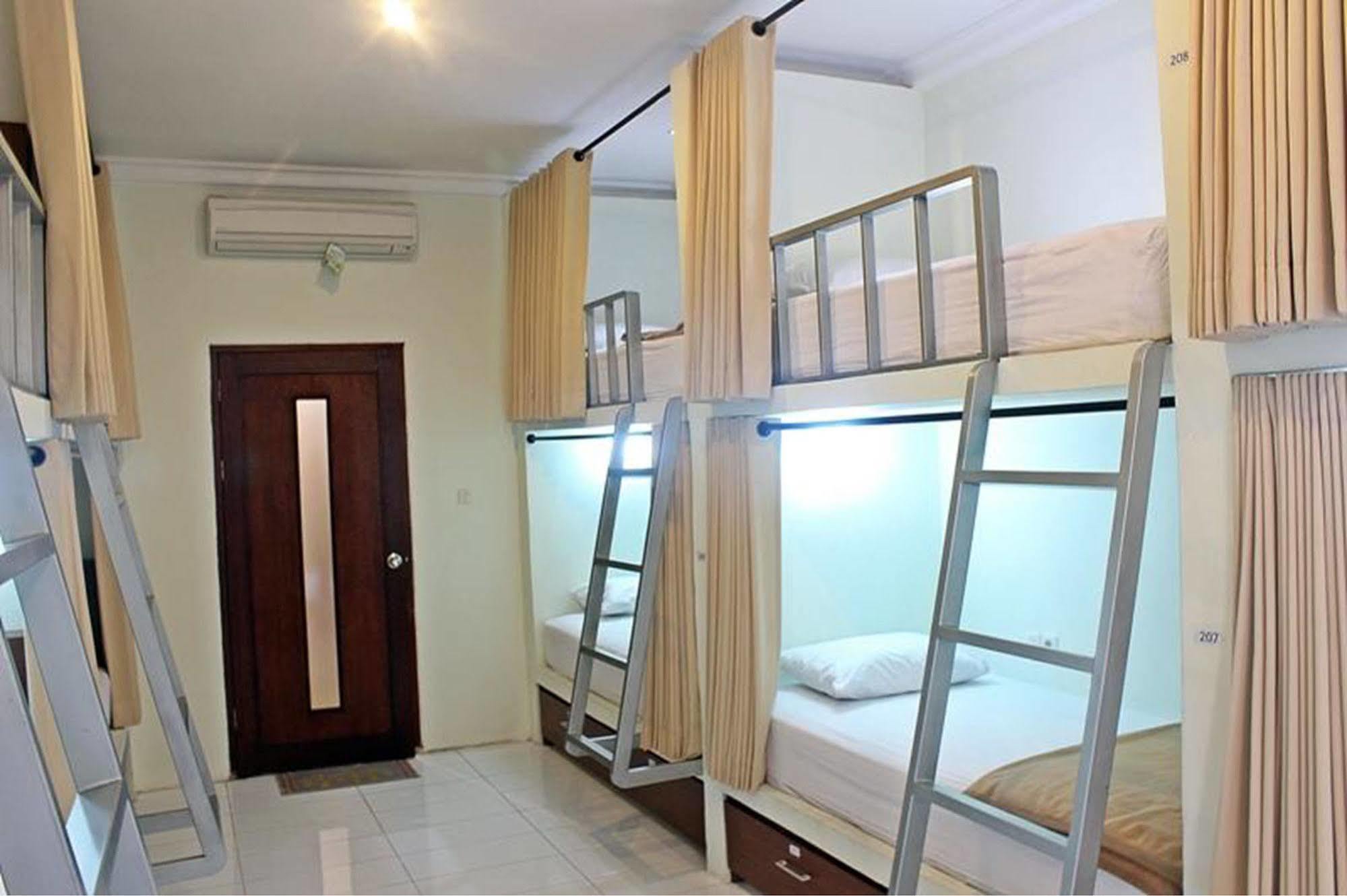 Mirah Hostel Legian Eksteriør bilde