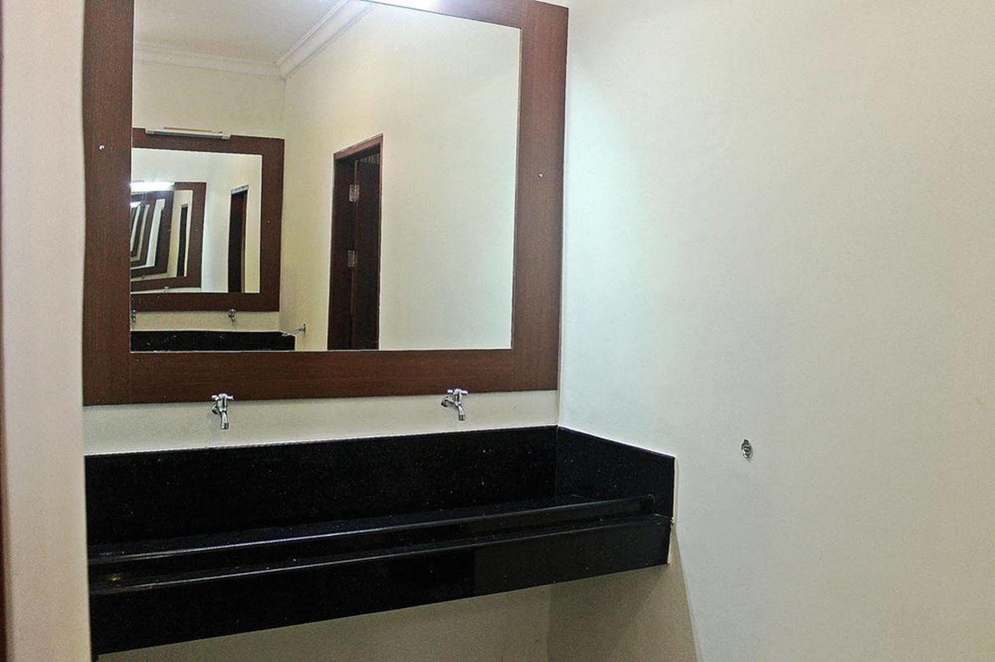 Mirah Hostel Legian Eksteriør bilde