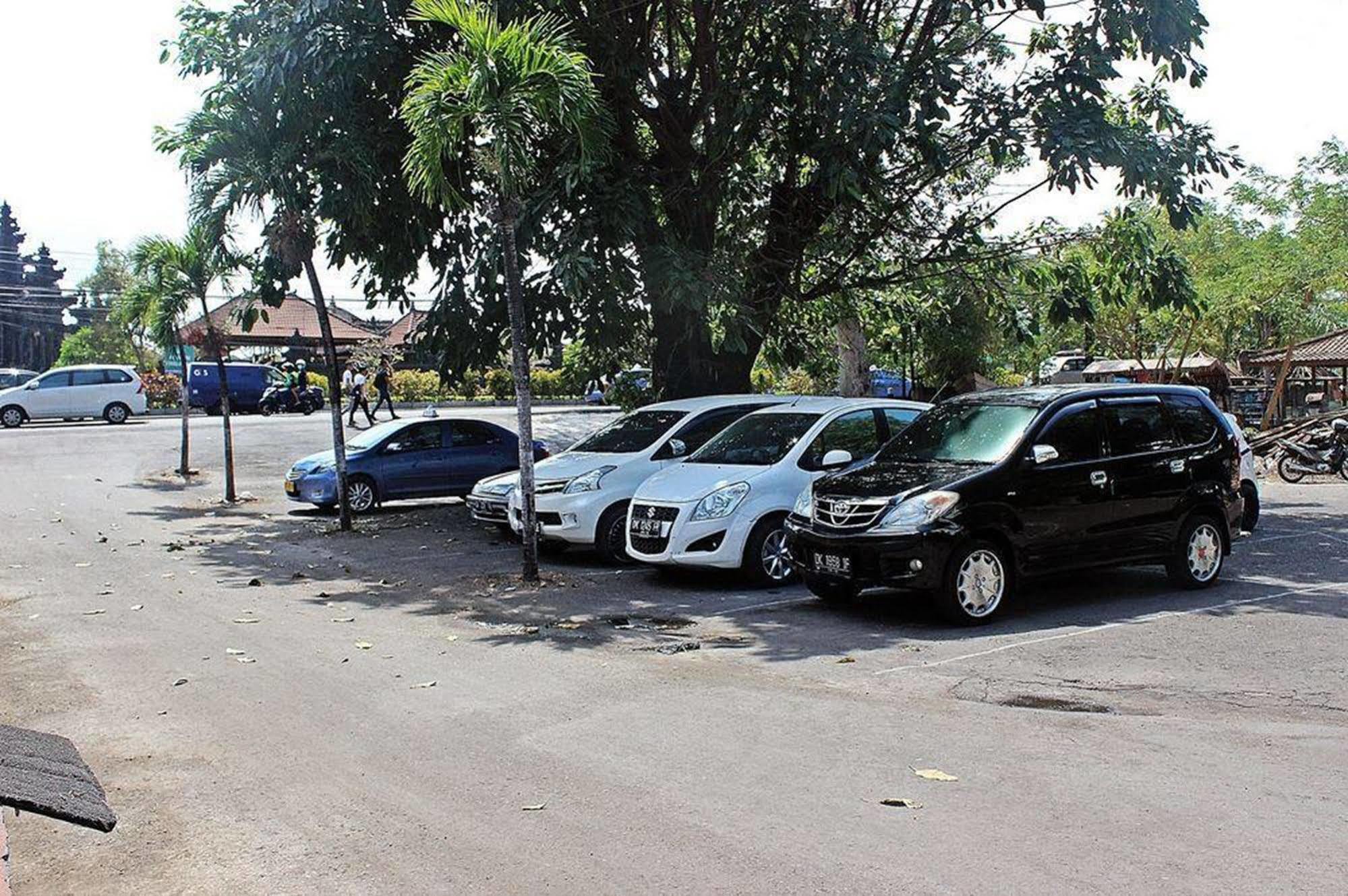 Mirah Hostel Legian Eksteriør bilde